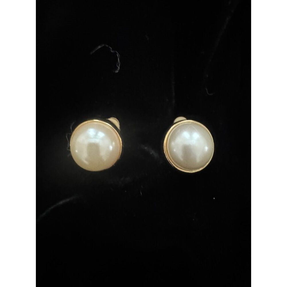 Pearl large clip on gold tone costume earrings, Vintage.